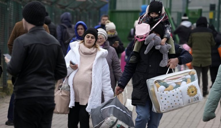 Több mint tízezren érkeztek pénteken Ukrajnából Magyarországra