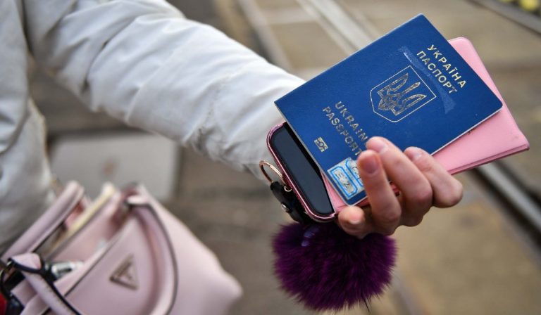 Több mint 14 ezren menekültek pénteken Magyarországra Ukrajnából