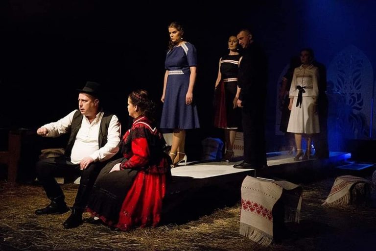 A Kárpátaljai Megyei Magyar Drámai Színház a nemzeti összetartozás napján a Klebelsberg Kastélyban