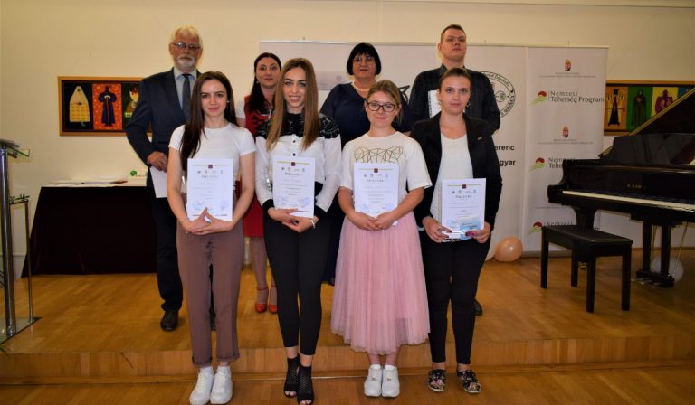 Eszköztámogatásban részesültek a XVI. KTDK-n részt vett fiatal kutatók