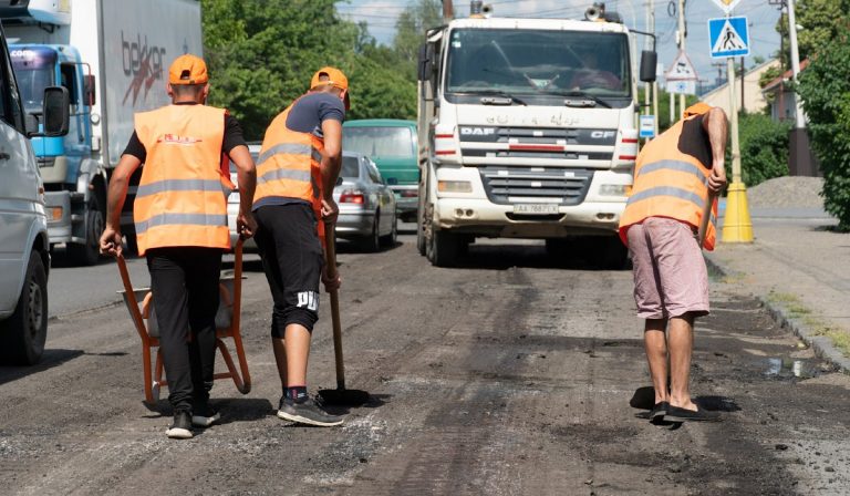 Javítják az utakat Ungváron