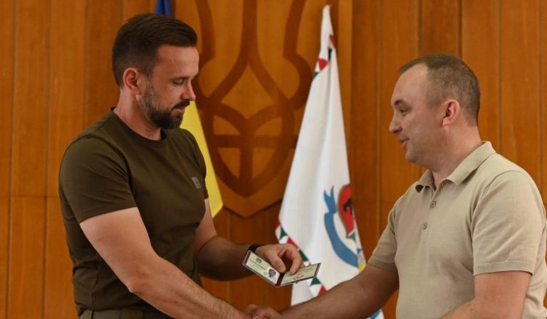 Viktor Mikita bemutatta a beregszászi járási hivatal új vezetőjét