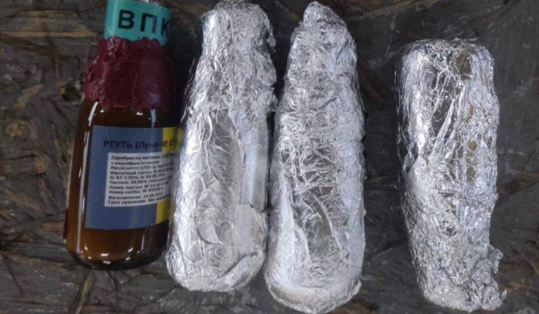 Higanyt akart átcsempészni egy nő a határon