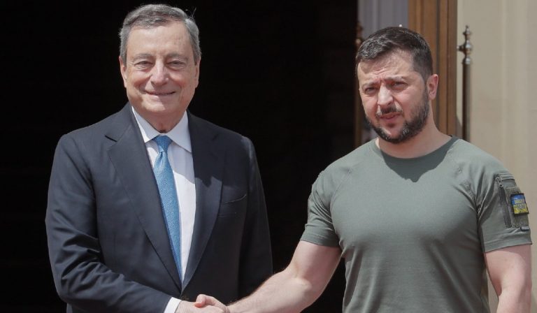 Az olasz kormánypártokat megosztja a fegyverszállítmányok kérdése