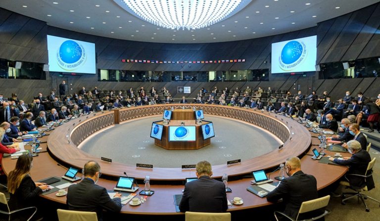 Megkezdődött a kelet- és közép-európai NATO-tagállamok értekezlete