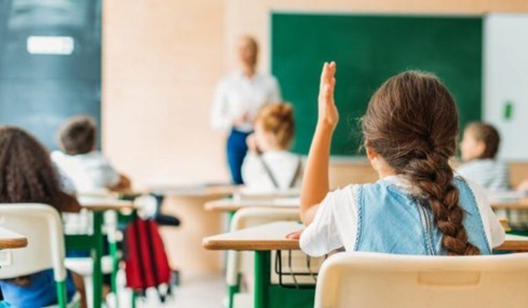 A helyi önkormányzatok dönthetnek az oktatás formájáról az új tanévben