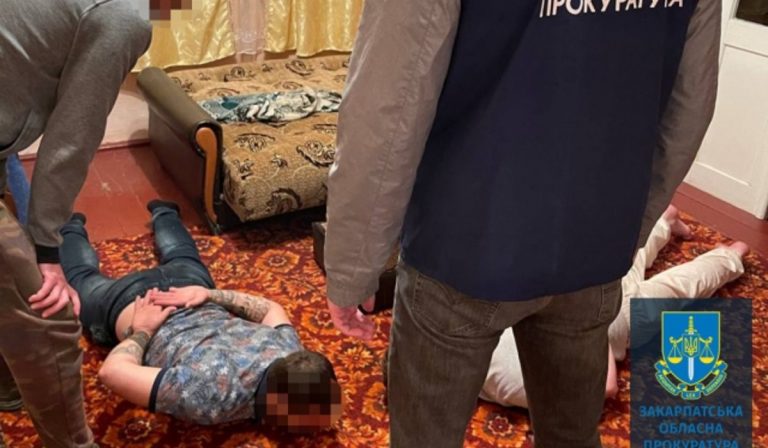 Két határsértőt és segítőiket tartóztatták le Kárpátalján