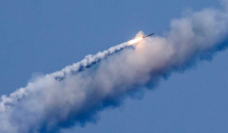 Rakétatámadás Cserkaszi város közelében