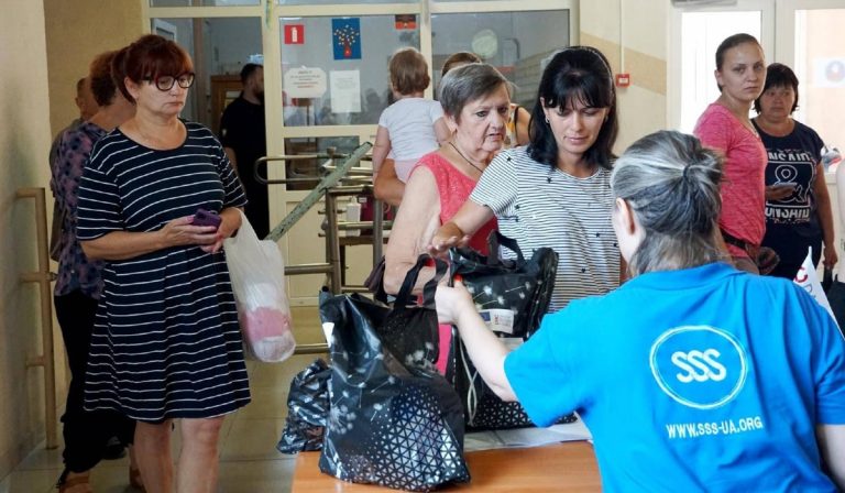 Higiéniai eszközöket kaptak Ungváron a menekültek