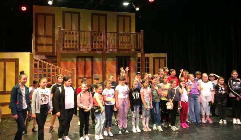Kulisszajárás-ON – a beregszászi színház várja a kisiskolásokat