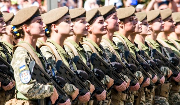 A nők csak a beleegyezésükkel vehetők majd katonai nyilvántartásba?