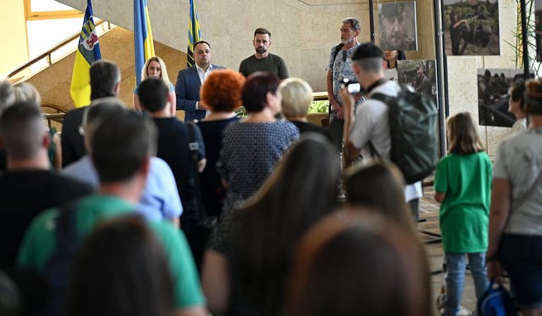 Az „Orosz–ukrán háború krónikája” – fotókiállítás Ungváron