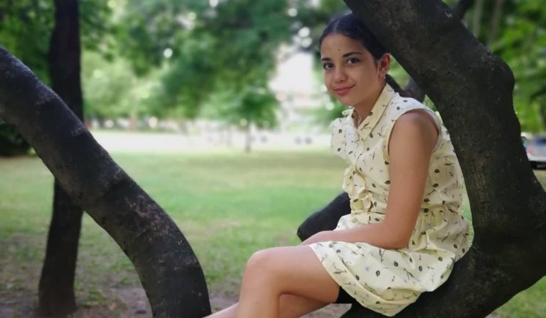 Felhangolva: Seres Leila