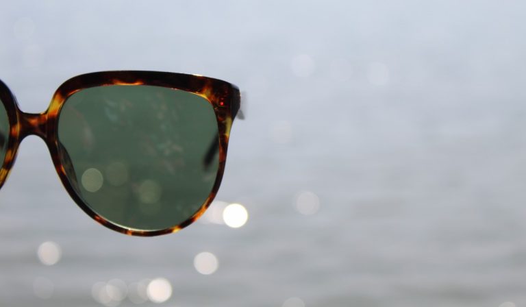 napszemüveg nyár tó