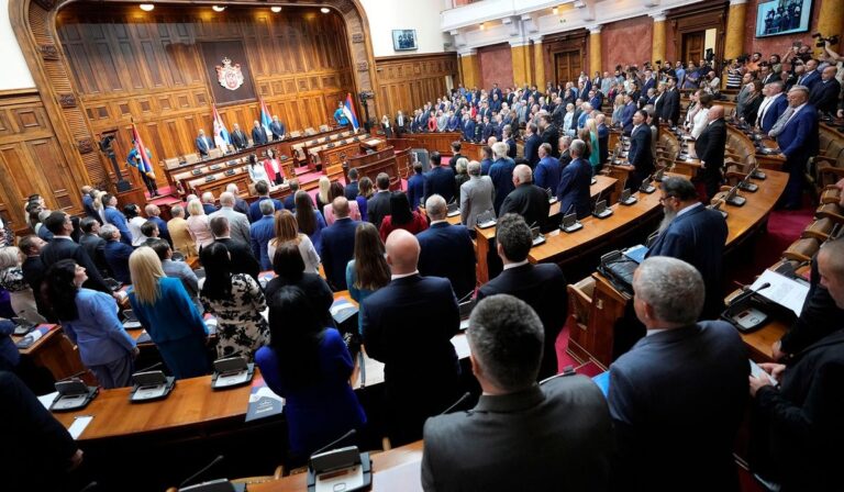 Megalakult az új szerb parlament
