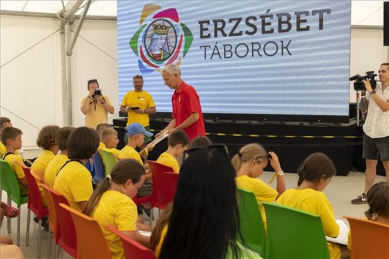 Soltész: ezerkétszáz ukrán menekült gyermek táborozott Magyarországon