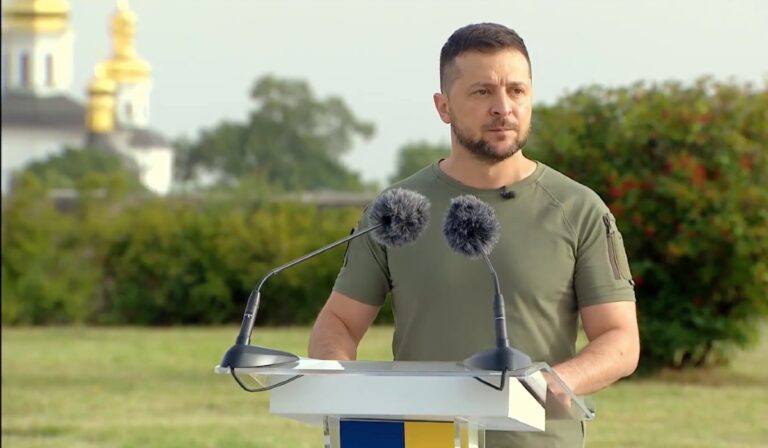 Zelenszkij: az ukrán zászló örökre visszatér az ideiglenesen megszállt területekre