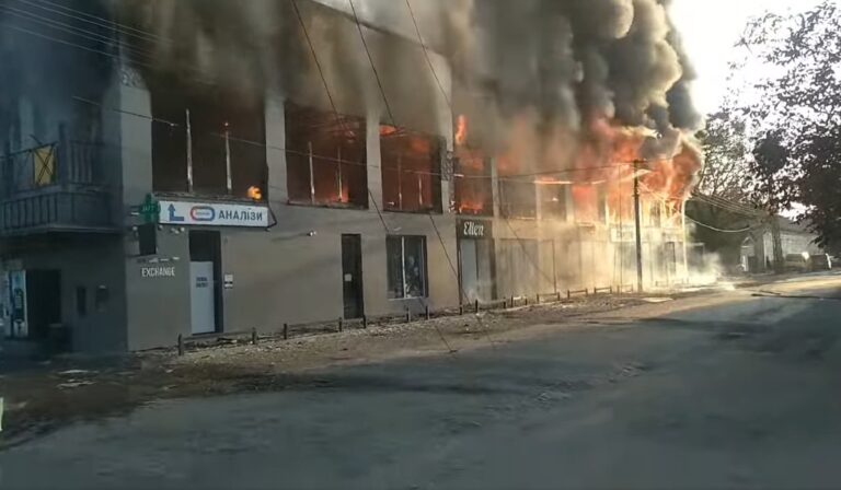 Lángokban a Szevljus üzlet Nagyszőlősön