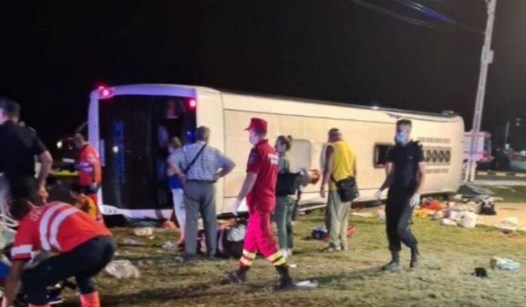 Felborult egy ukránokat szállító busz Romániában