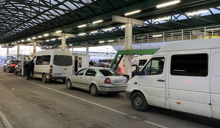 határ autó kisbusz