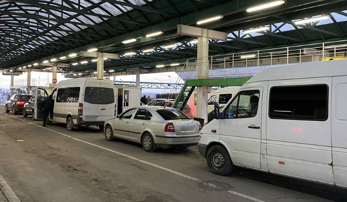 határ autó kisbusz