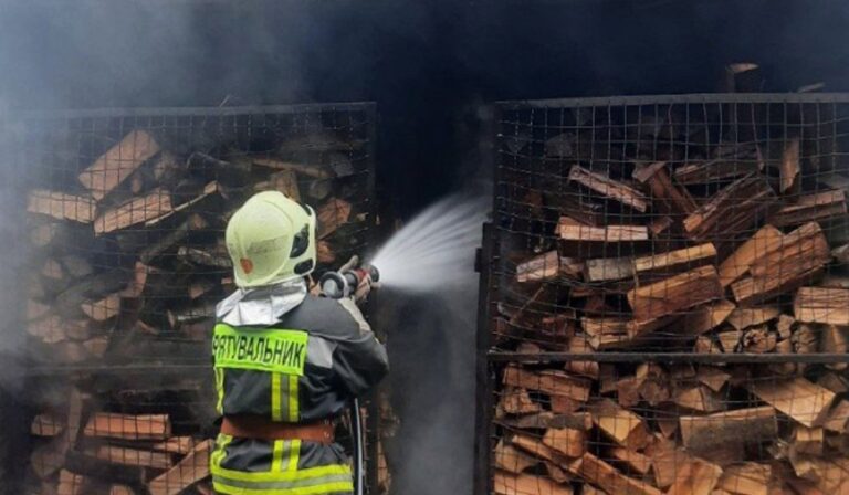 Tűz ütött ki egy fafeldolgozó üzemben az Ungvári járásban