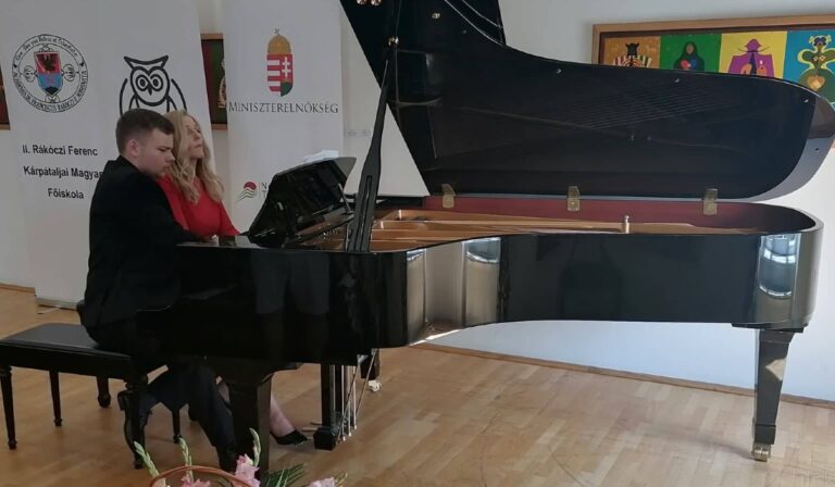 Felhangolva: Paládi Máté