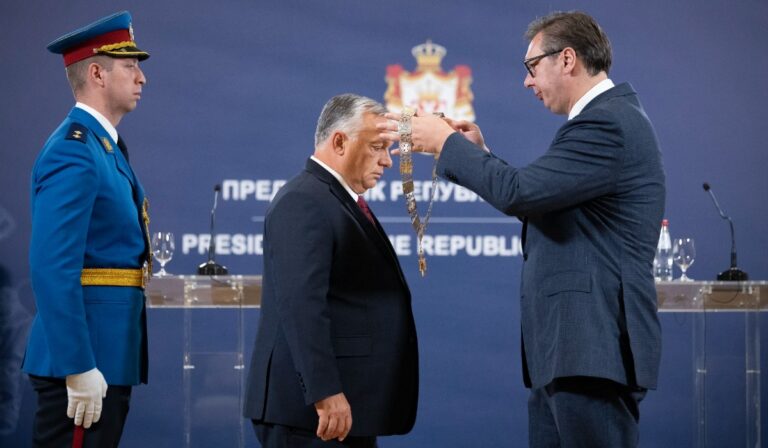A Szerb Köztársaság Érdemrendjével tüntették ki Orbán Viktort