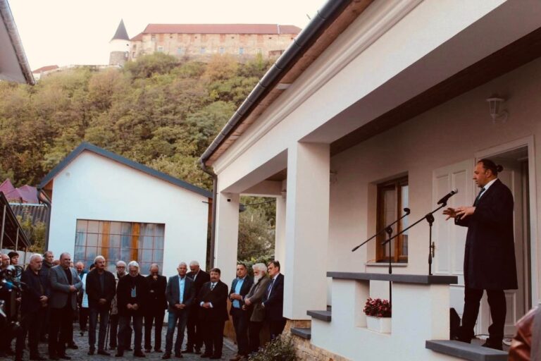 Átadták az Erdélyi Házat Munkácson