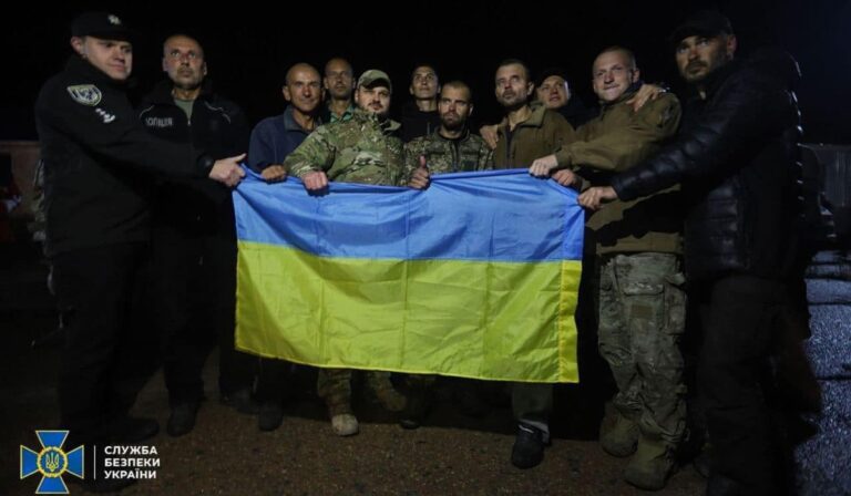 Fogolycsere: 215 ukrán foglyot engedett szabadon Oroszország