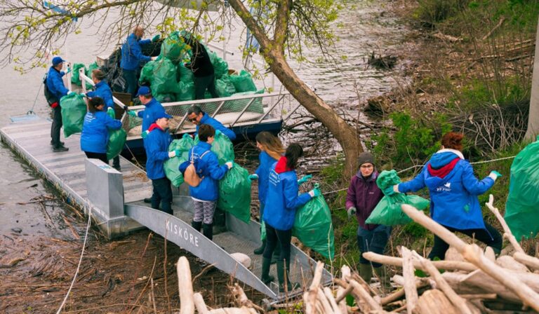 Mintegy 280 tonna hulladékot gyűjtöttek be a Tisza ukrajnai forrásvidékén