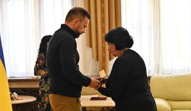 Viktor Mikita állami kitüntetéseket adott át az elesett katonák családtagjainak