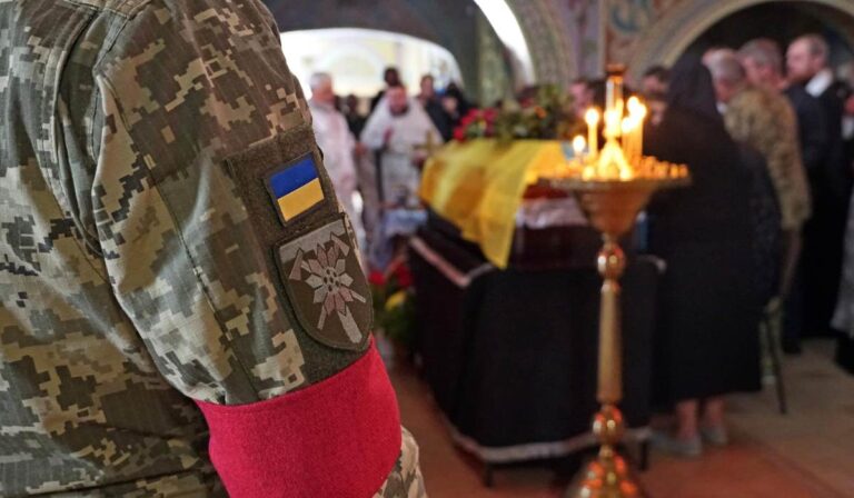 Hétfőn két kárpátaljai katonát kísérnek utolsó útjára