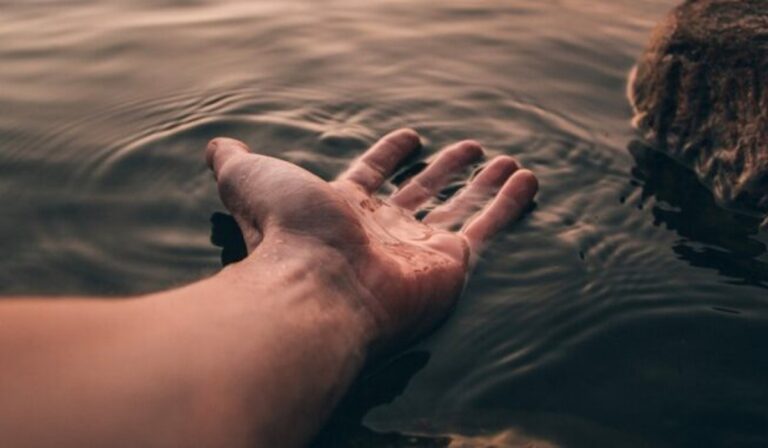 Holttestet találtak egy munkácsi csatornában