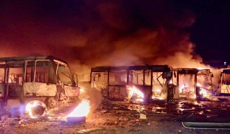 Félszáz busz lángolt Dnyipróban