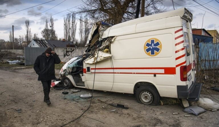 Akna robbantott fel egy mentőautót Harkivban