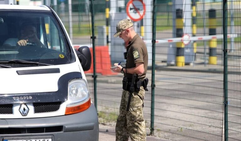 Kik hagyhatják el az országot június 1-től?