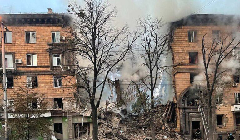 Lakóépületekbe csapódtak rakéták Zaporizzsjában
