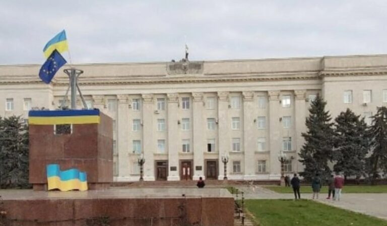 Ukrán katonai hírszerzés: az ukrán egységek már Herszonban vannak