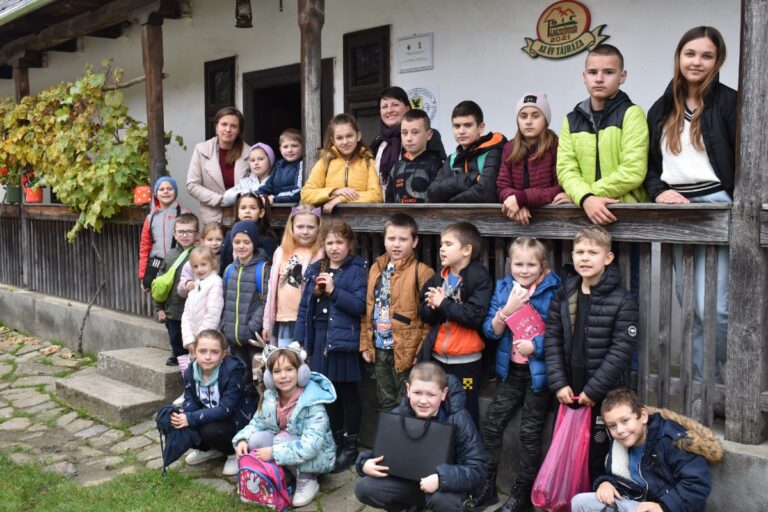 Fafaragás és csomózás a Nagyberegi Tájházban