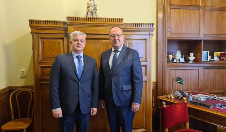 Balog István Ukrajna aktuális problémáiról tárgyalt Németh Zsolttal