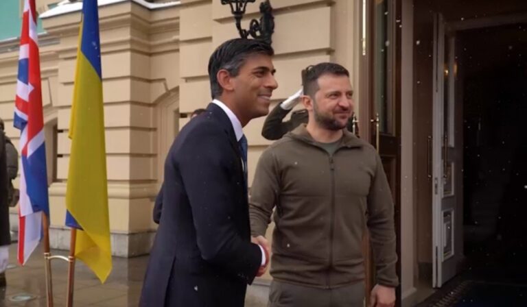 Telefonon tárgyalt Volodimir Zelenszkij és Rishi Sunak 