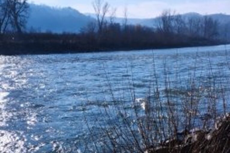 Hadköteles korú férfi holttestére bukkantak a Tisza ukrán–román határszakaszán
