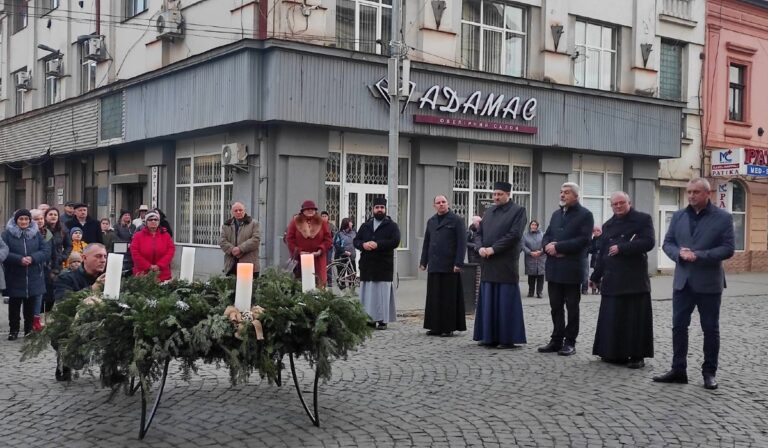 Második adventi gyertyagyújtás Beregszász főterén