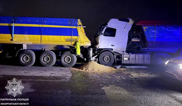 Két teherautó ütközött Csapnál