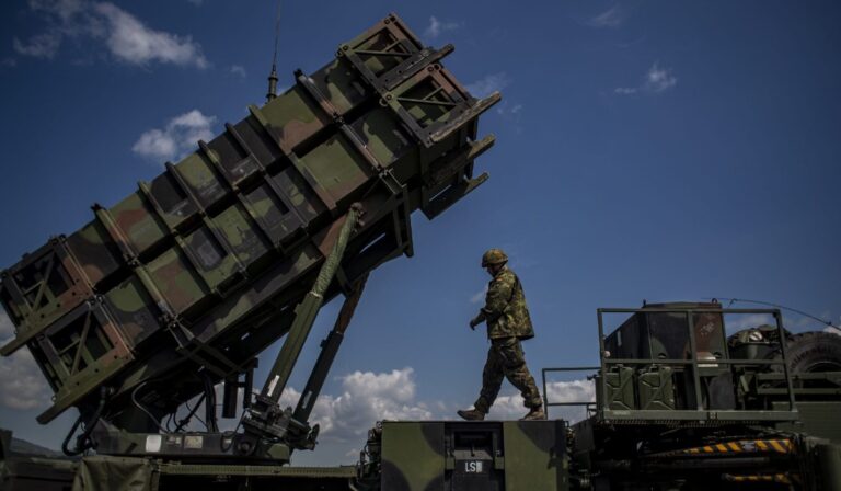 Varsó Patriot rakéták lengyelországi telepítéséről tárgyal Berlinnel