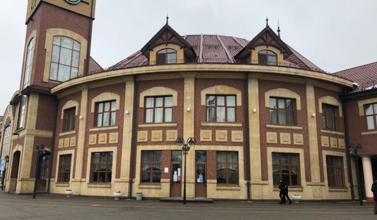 Bombariadó az ungvári vasútállomáson