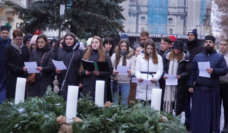 A harmadik gyertya is meggyulladt Beregszász adventi koszorúján