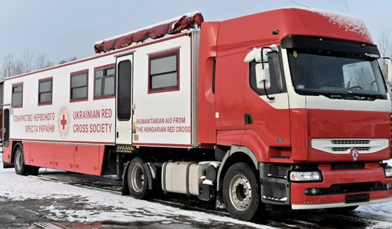 Mobil vérátömlesztő állomást kapott Kárpátalja a Magyar Vöröskereszttől