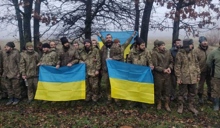 Újabb fogolycsere: 64 ukrán került haza